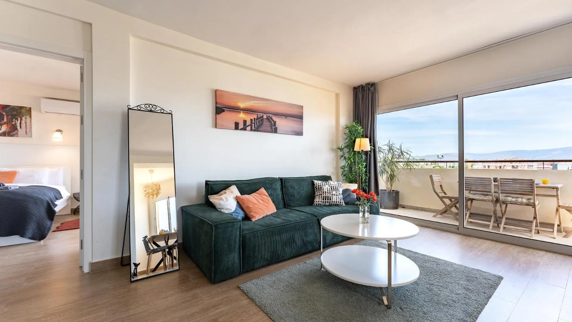 Apartment Sunrise Haven, Spacious, Bright, Pool, Terraces Torremolinos