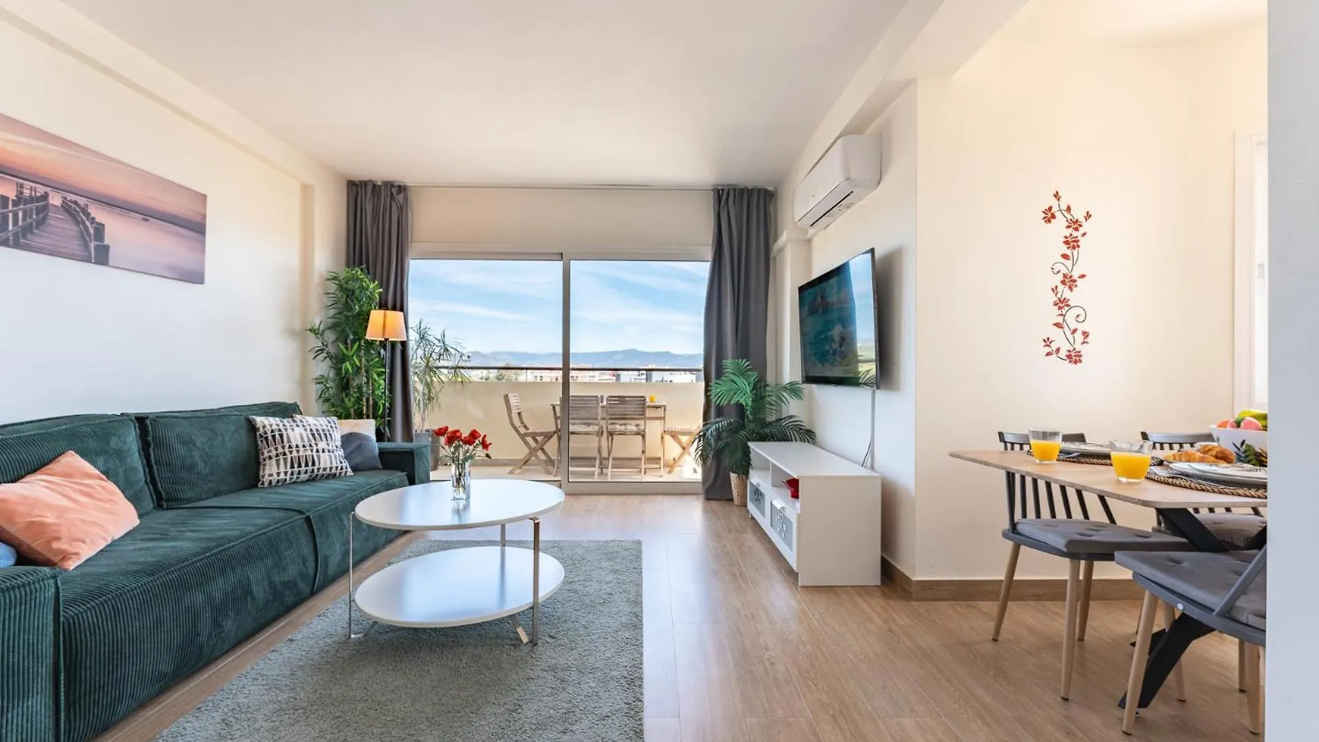 Sunrise Haven, Spacious, Bright, Pool, Terraces Torremolinos 0*,  Spain