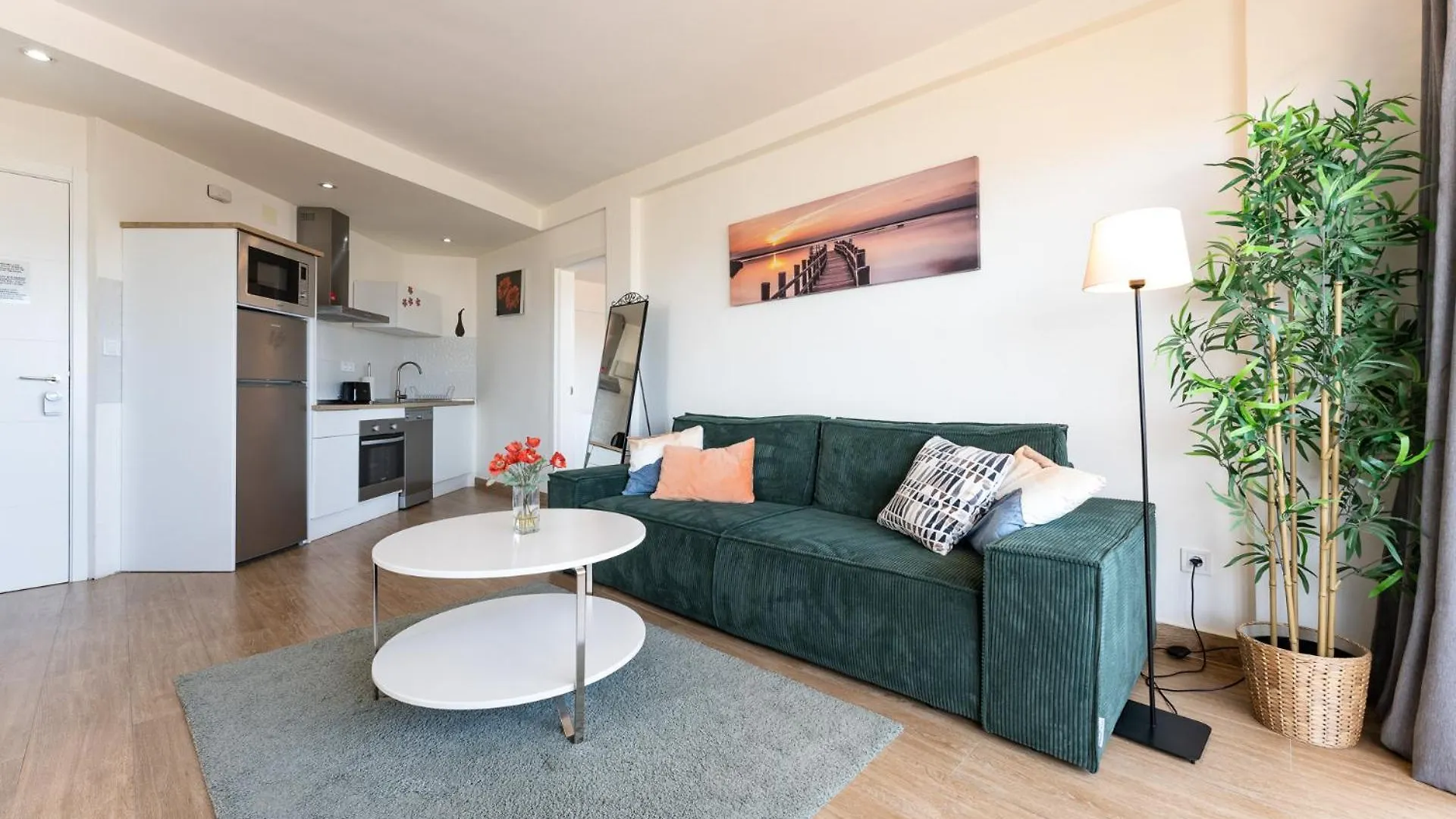 Apartment Sunrise Haven, Spacious, Bright, Pool, Terraces Torremolinos